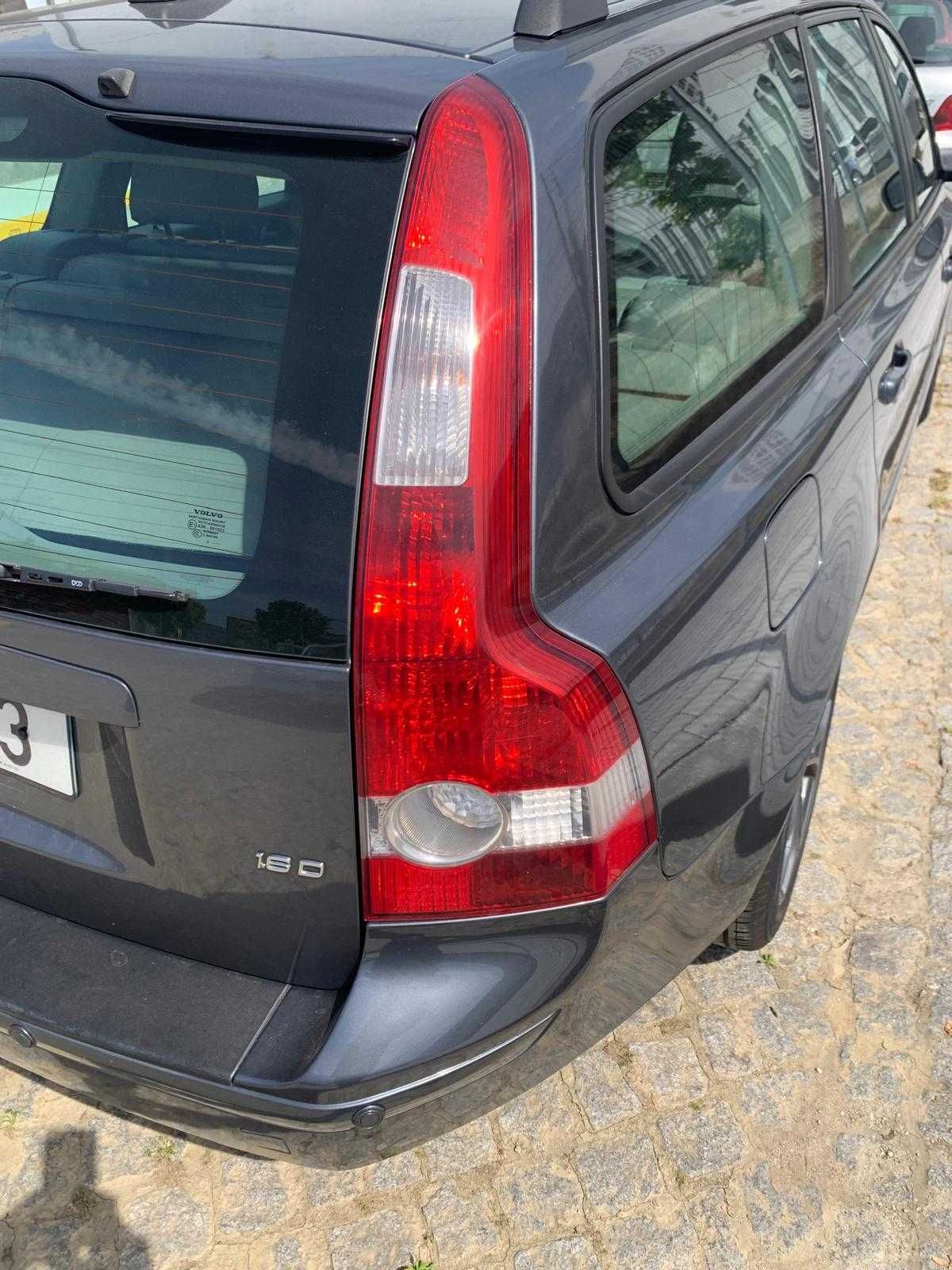 VOLVO V50 bem estimada