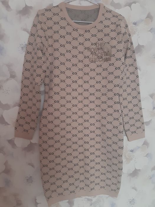 Продам платье вязаное