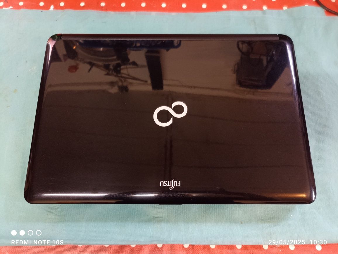 Fujitsu  Lifebook AH530 Pro