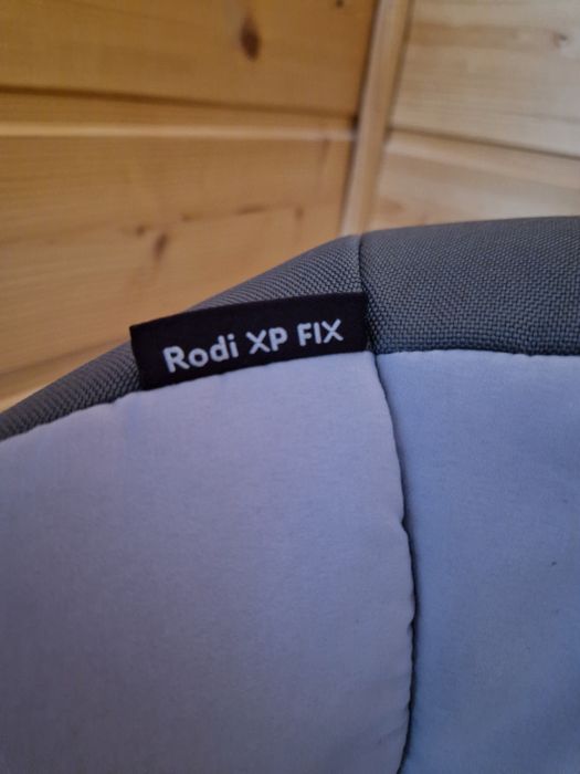 Fotelik samochodowy Maxi Cosi Rodi Fix 15-36kg z isofix