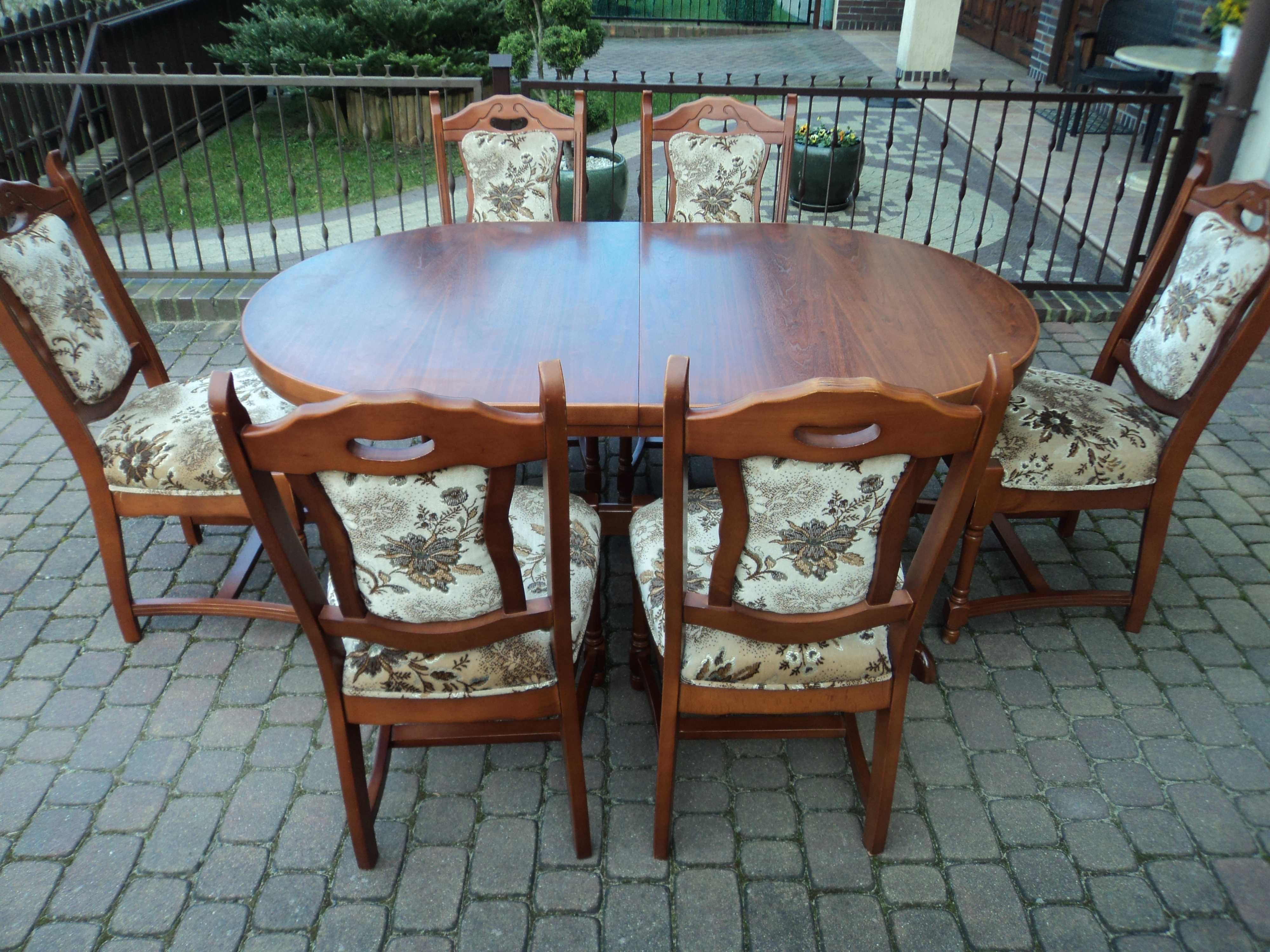Stół rozkładany i sześć krzeseł, drewniane