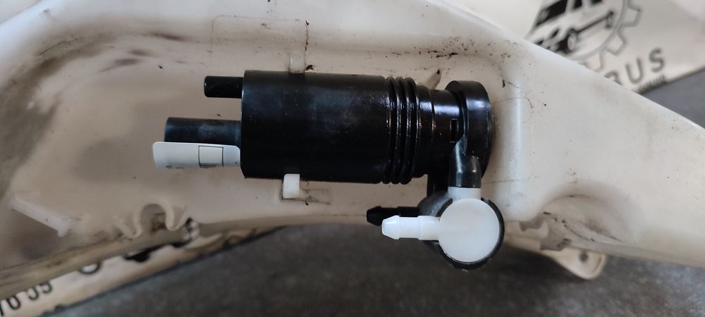 Бачок омивайки Land Rover L405 CPLA17B613A