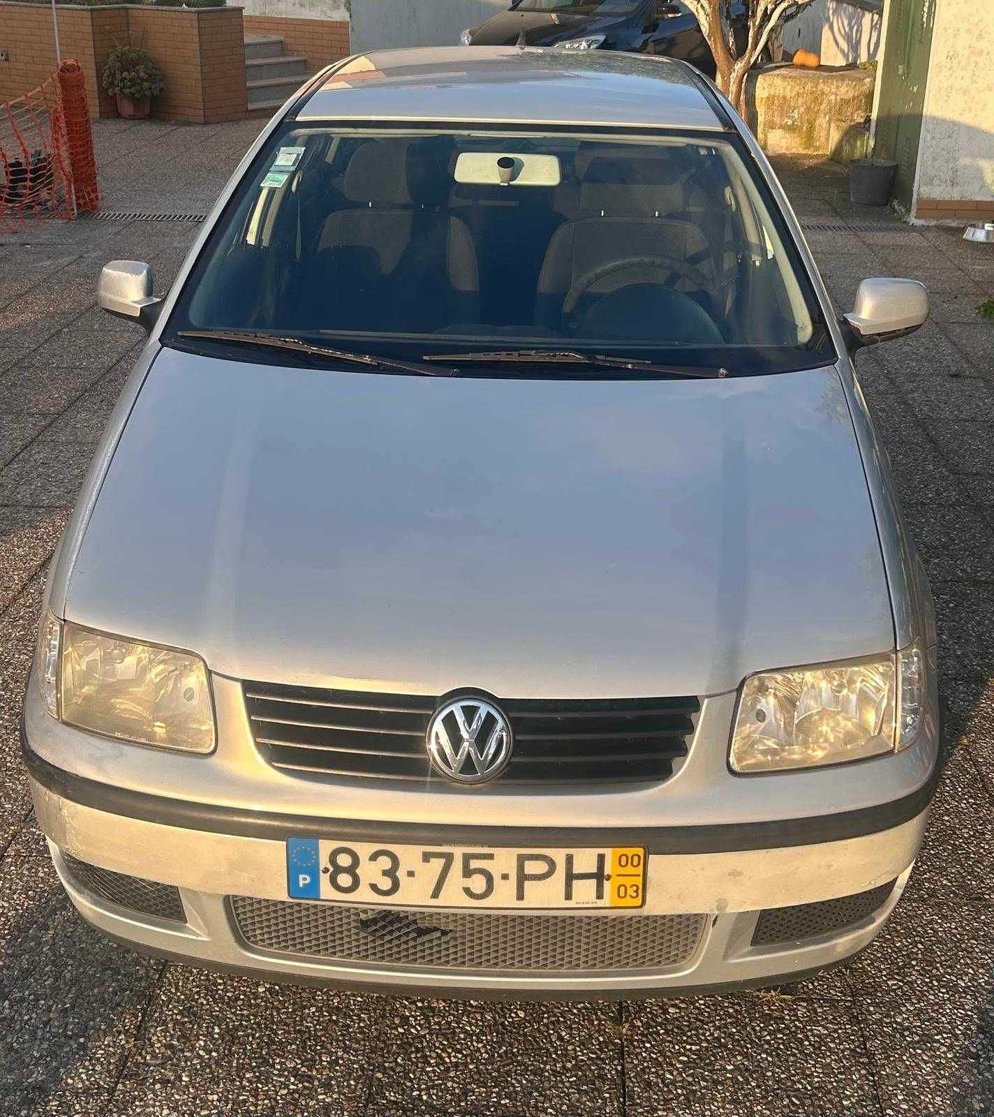 Volkswagen Polo - Ano 2000 | Económico e Fiável