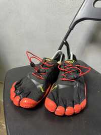 Скальніки, скальні кросівки Vibram 43 розмір