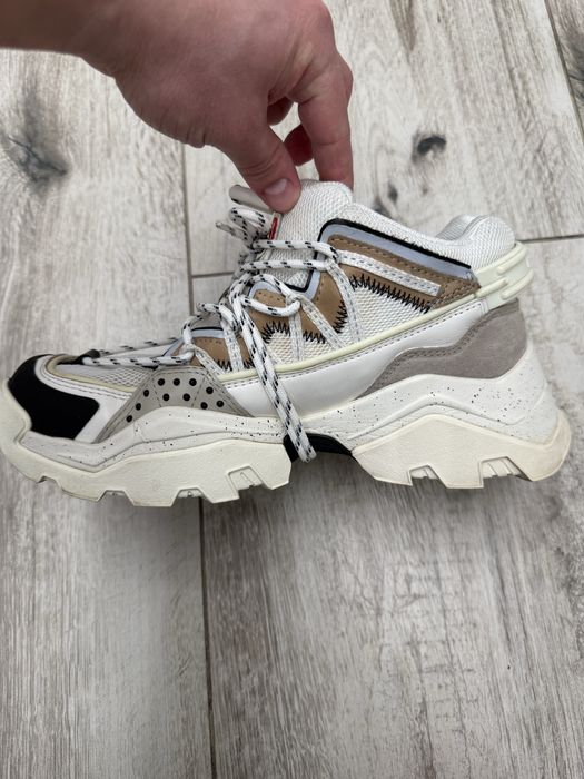 Снікери Kenzo.