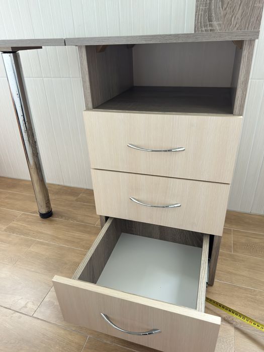 Столик для маніккюру