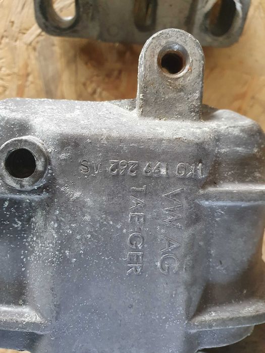 Poduszka łapa skrzyni silnika Vw Golf 5 V 1.9 tdi 04 r BRU GQQ komplet