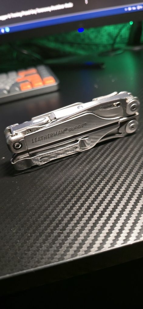 Multitool leatherman surge