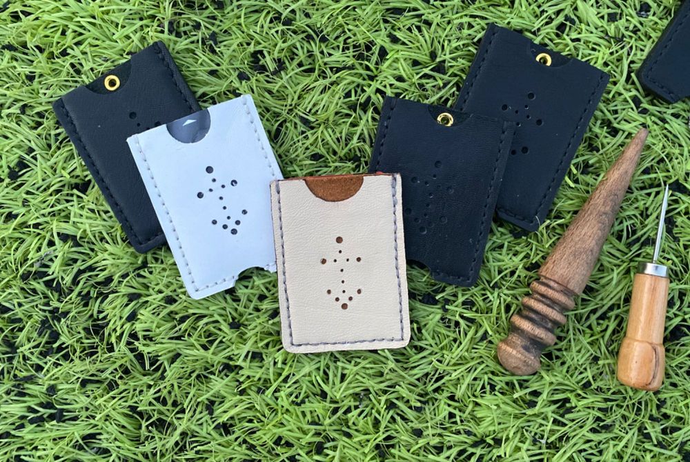 Кожаный картхолдер