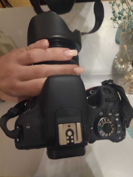 Фотоапарат Canon EOS 800d+об'єктив 18-55mm, аксесуари в подарунок