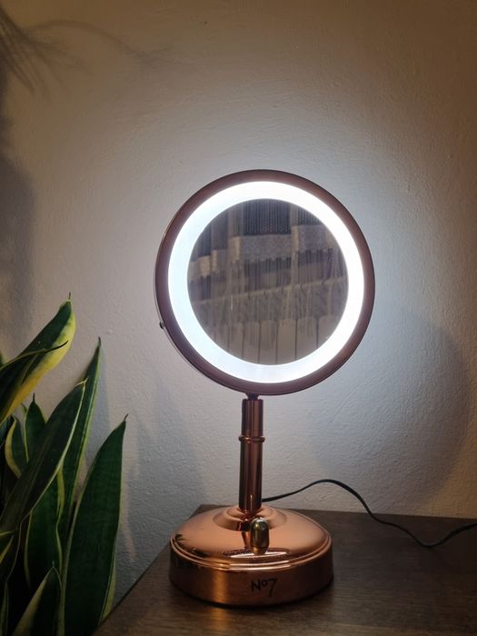 Lusterko świecące led lustro stojące z regulacją światła