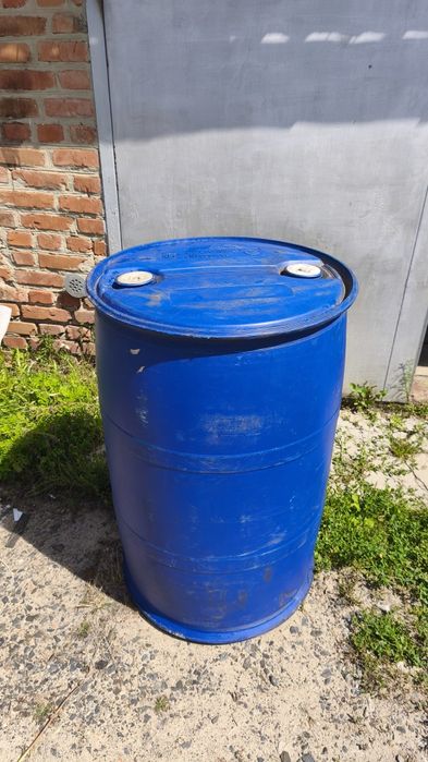 Пластикова бочка на 200л