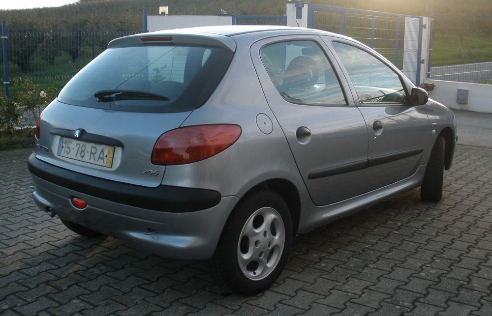 Peugeot 206. Poucos kms. Impecável. Comprove