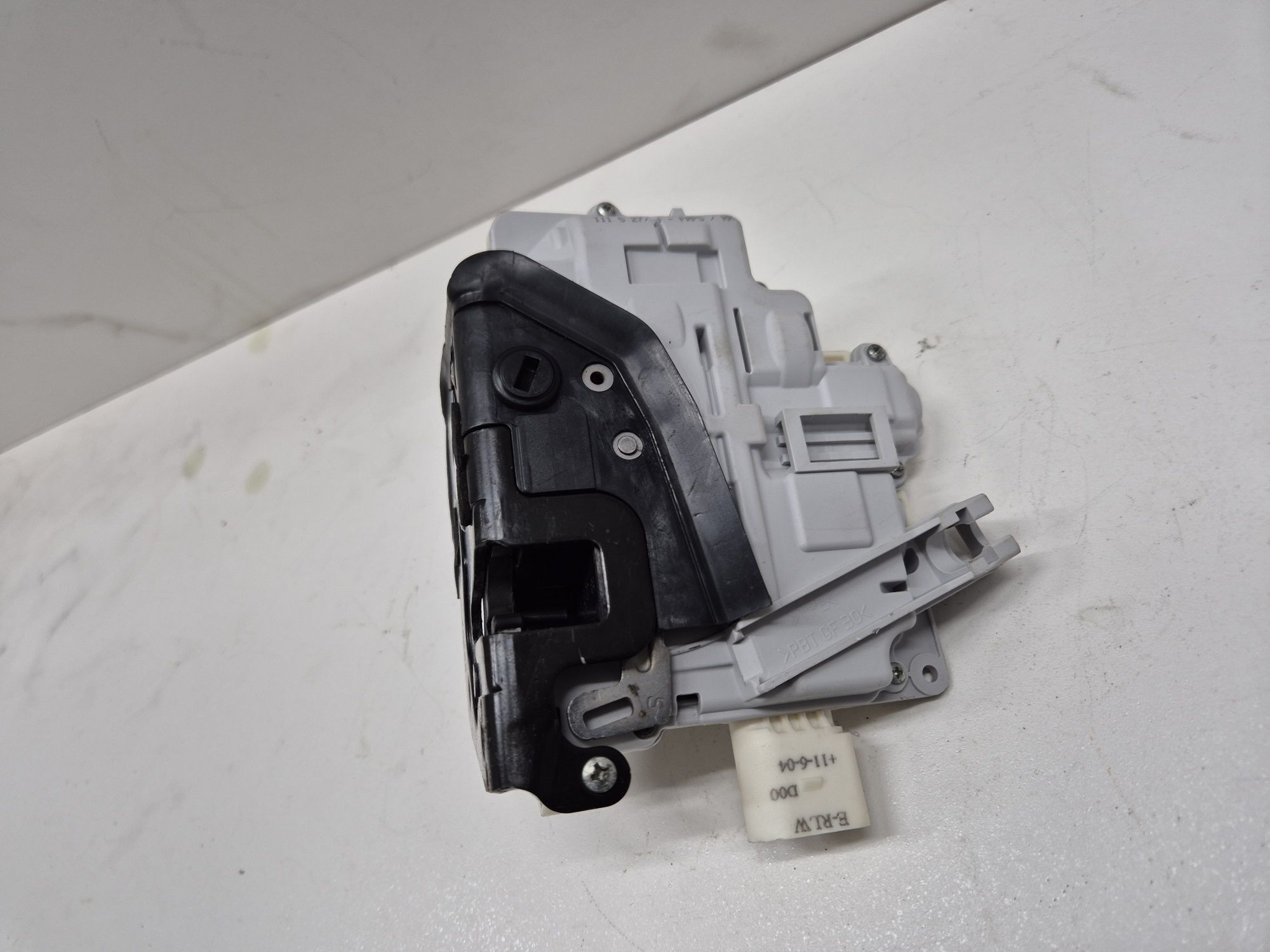 audi a6 c6 a4 b7 a3 8p zamek drzwi lewy tył tylny 8 pin
