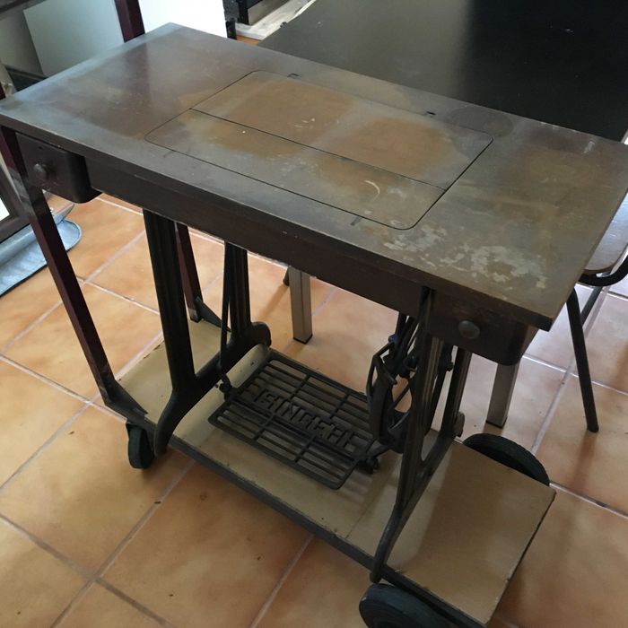 Máquina de Costura Singer antiga