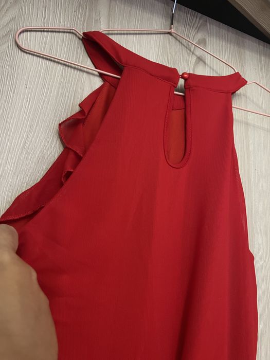 Vestido SHEIN vermelho com flor