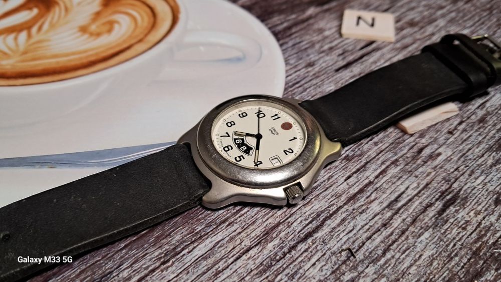Продам швейцарские часы Victorinox