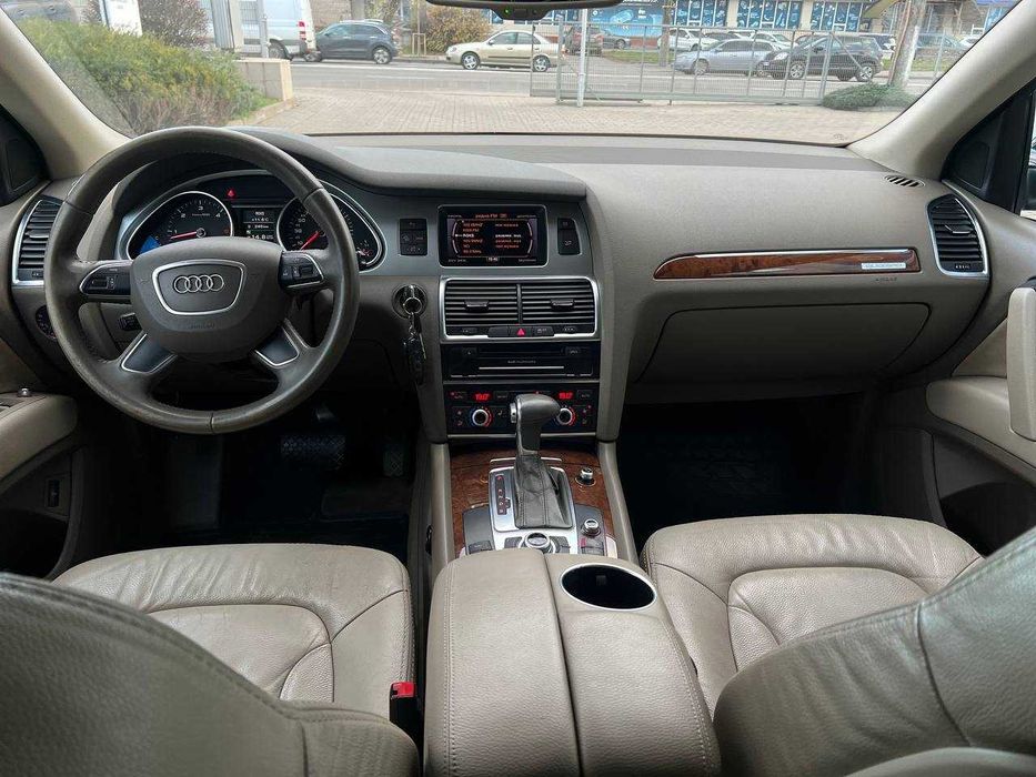 Продам сімейний автомобіль Q7 2013р.