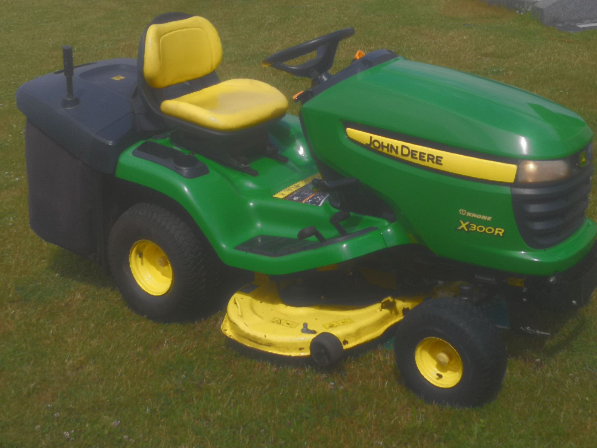 Sprzedam Traktorek kosiarka John Deere X 300 R