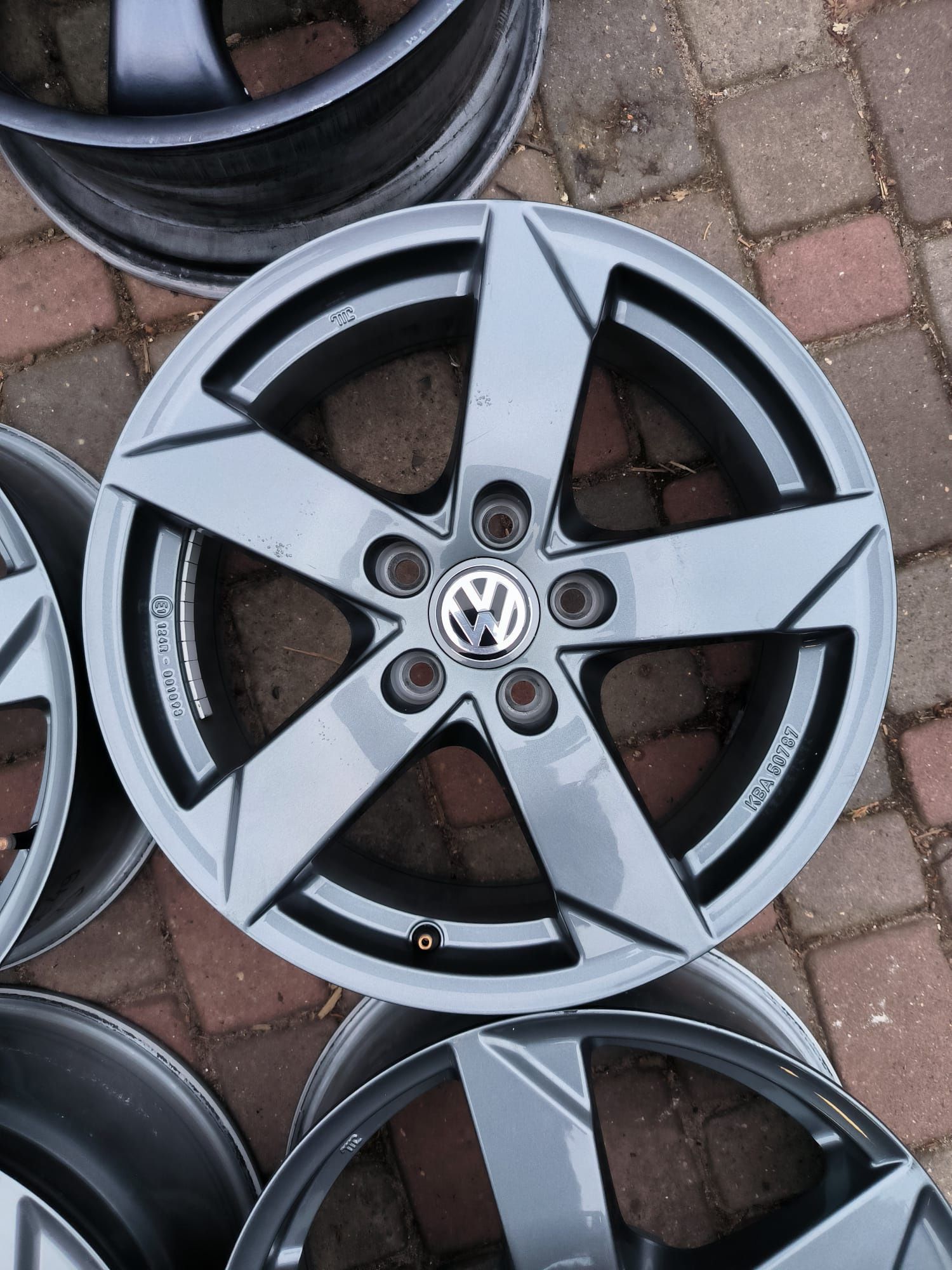 Felgi aluminiowe 17 Volkswagen Golf Passat Touran Sharan Tiguan 5x112
