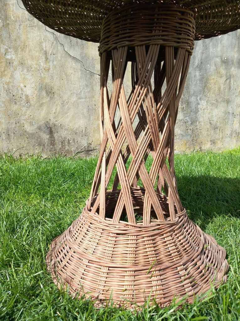Mesa em palhinha