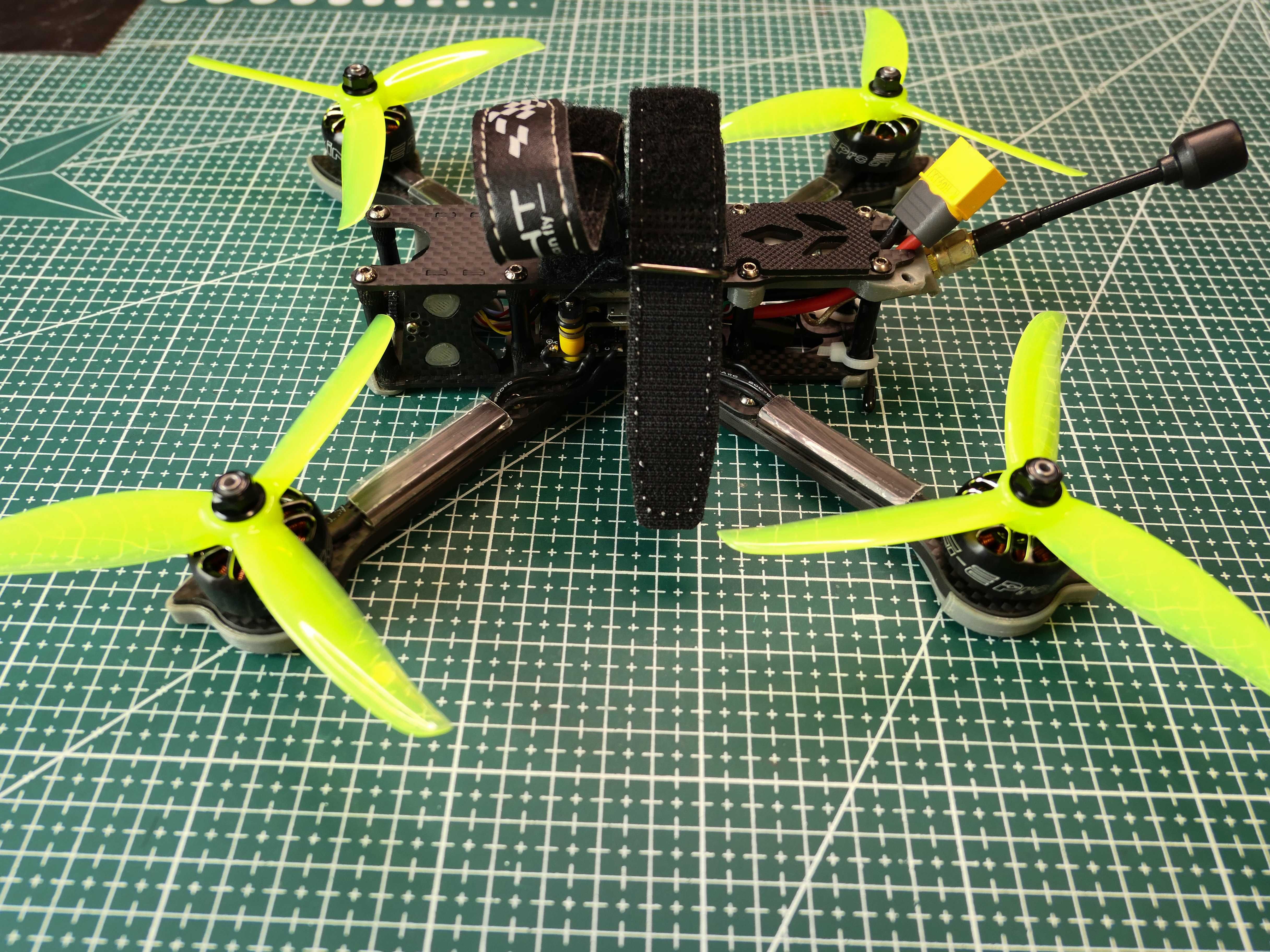 Dron FPV 5 cali Nazgul 5 v1