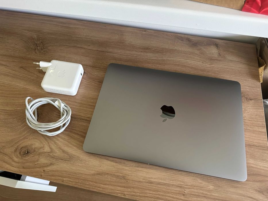 Apple MacBook Pro 13 512GB SSD i5 TouchBar 4x Thunderbolt