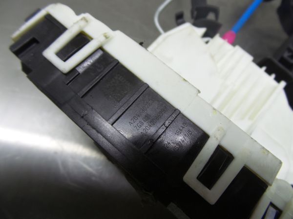 Fechadura / fecho porta trás direito MERCEDES-BENZ GLA (X156)