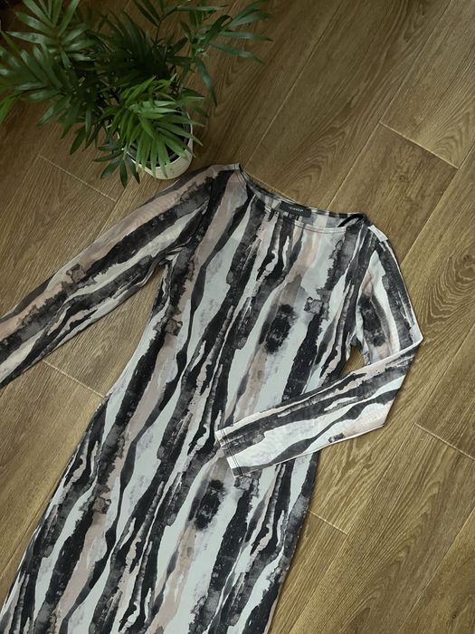 Сукня міді в сіточку