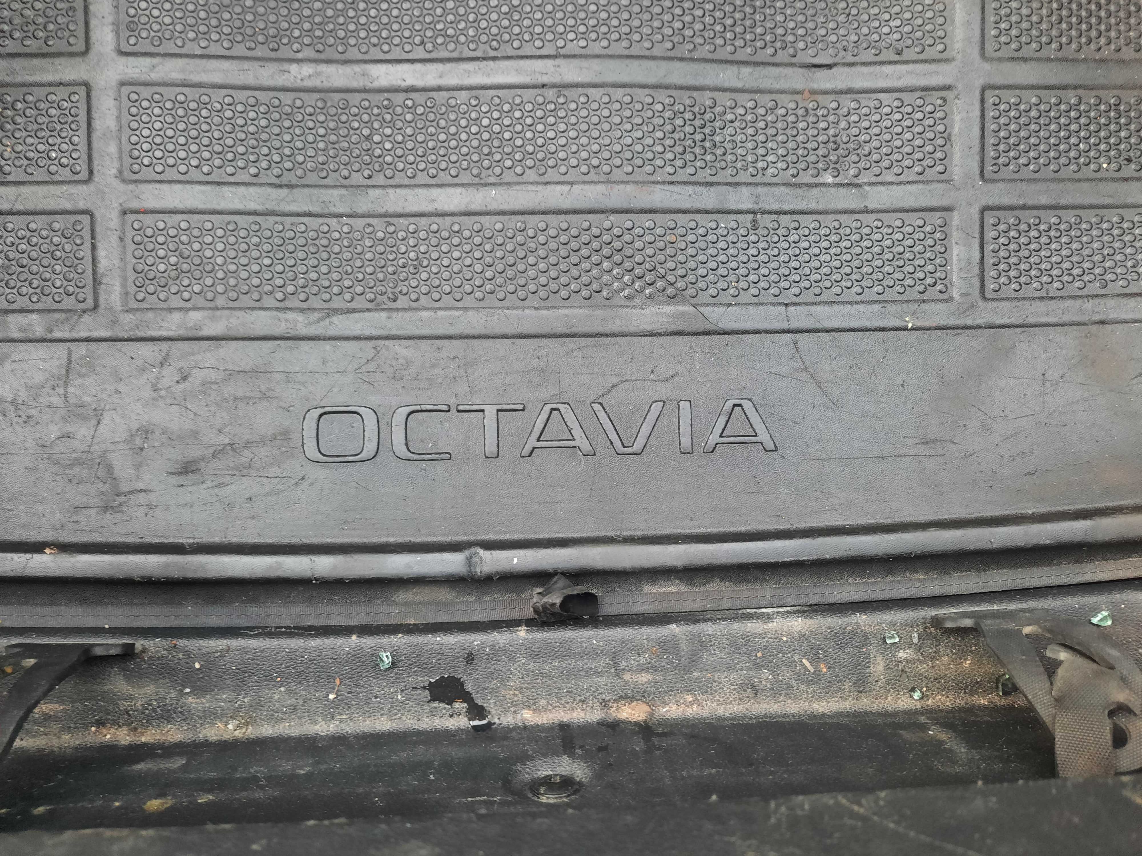 mata wykładzina bagażnika 5E5.06116.3A Skoda Octavia 3 III Liftback