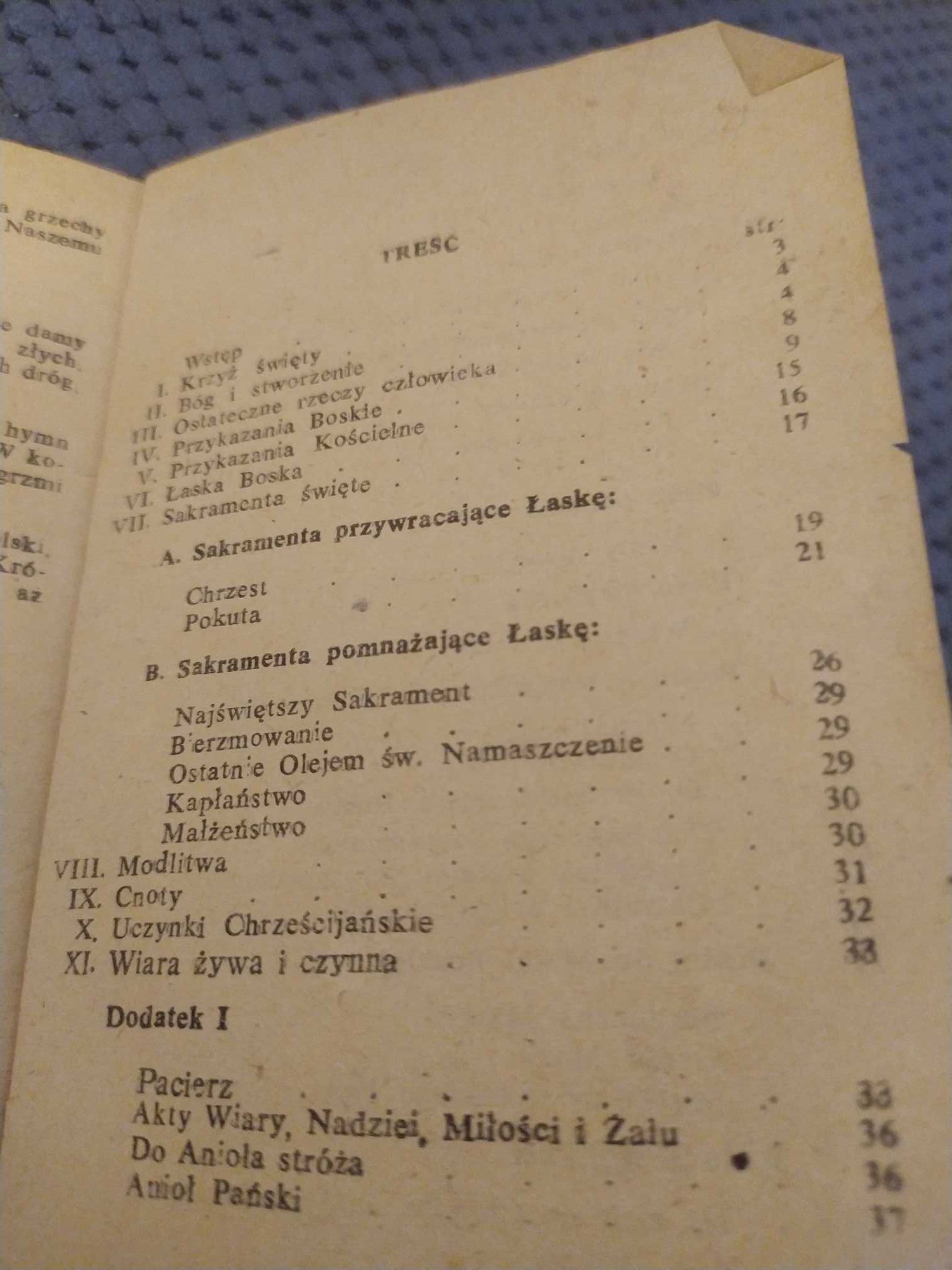 Wydawnictwo z 1947 r. "Nauka katolicka w streszczeniu" w stanie dobrym