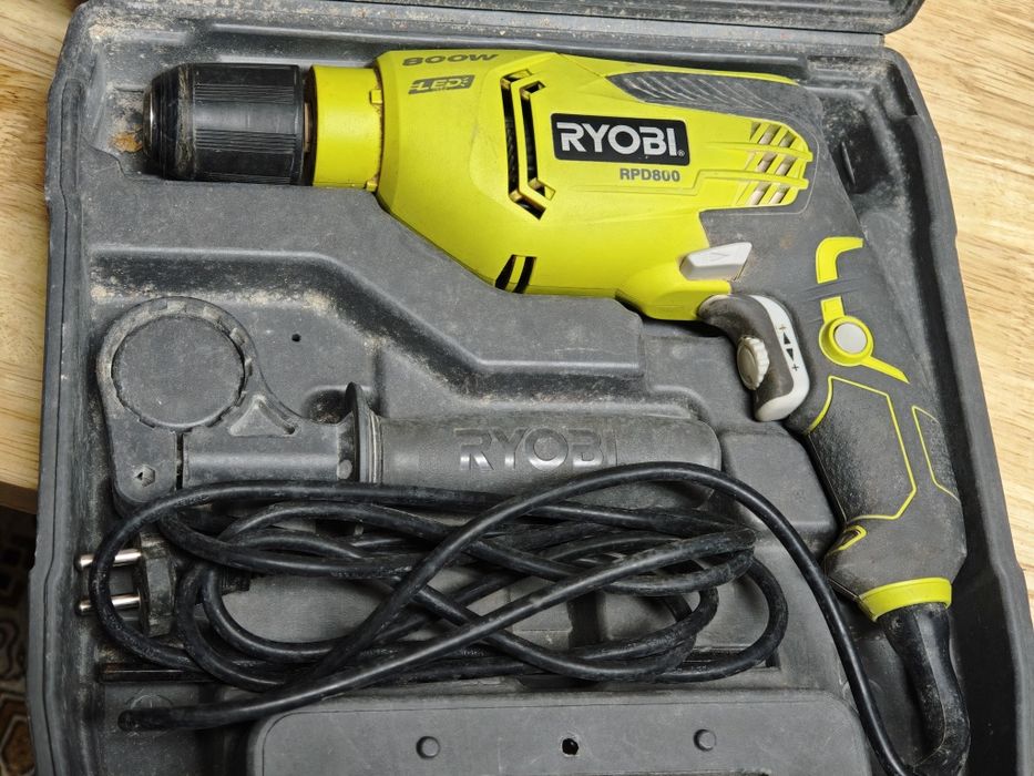 Berbequim com martelo Ryobi RPD800