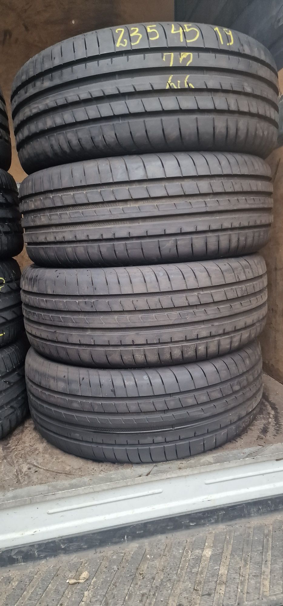 Opony Letnie Nowe-Demo R19 235/45-Goodyar-Montaż-22rok