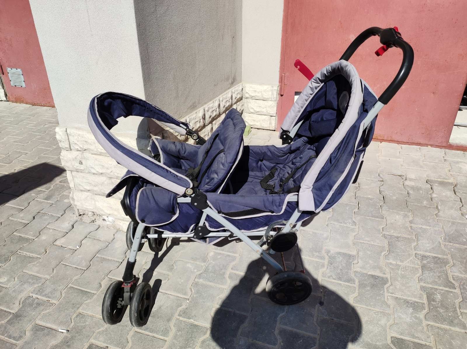 Дитяча коляска / візок для двійняток/двох дітей