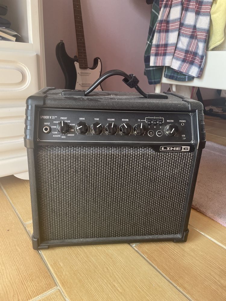 conjunto guitarra elétrica Squier e amplificador + cabos + OFERTA capo