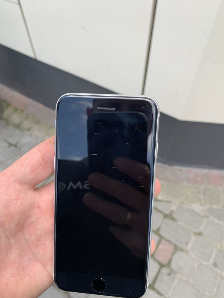 IPhone SE айфон 2020