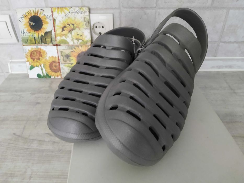 Продам кроксы шлепки шлепанцы мужские.