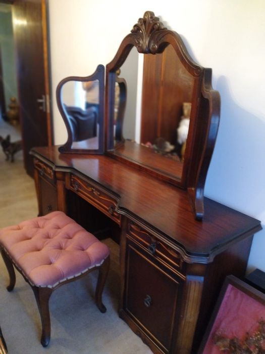 Cómoda / Petité (Pechiché) Antiga com Banco — Peça Lindíssima