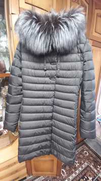 Зимова подовжена куртка на жінку.  Розмір L 1000 грн.