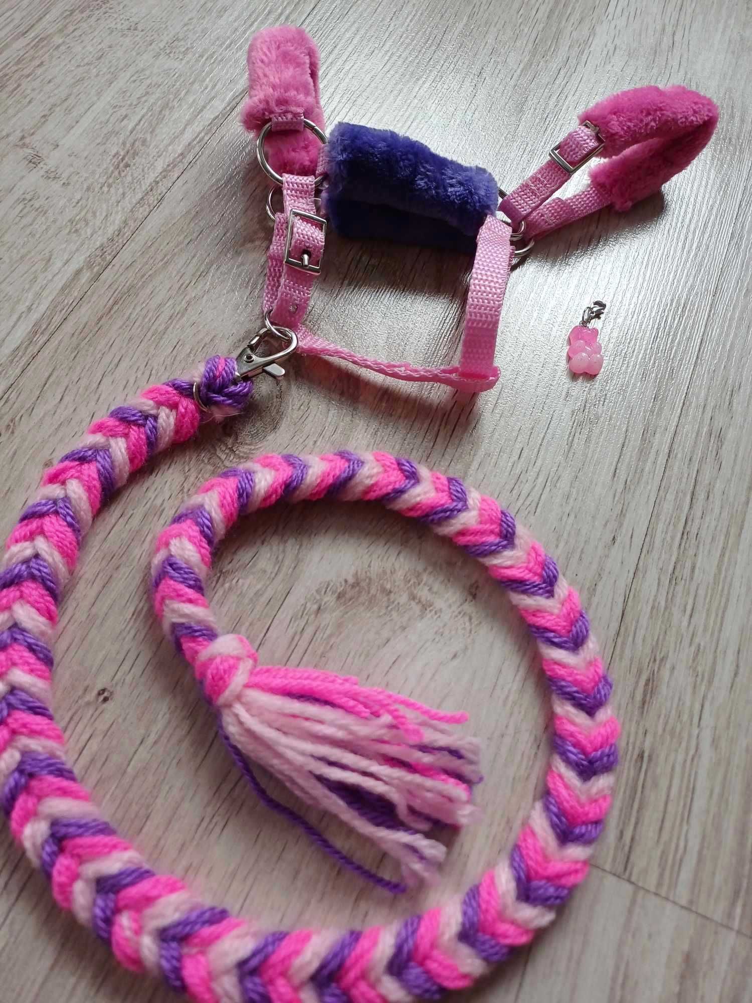 Różowo-fioletowy zestaw kantar + uwiąz dla konika Hobby Horse A4