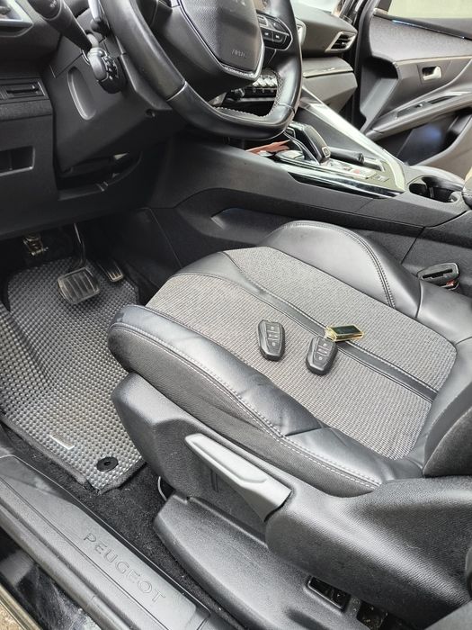 Продам Пежо 3008 2017року 1.6 стартстоп