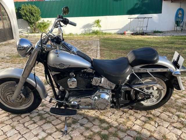 Harley Davidson Fat Boy comemorativa dos 100 anos da marca