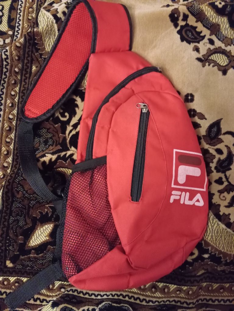 Продам барсетку FILA