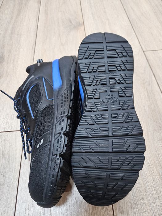 Продам кросівки можуть бути як для жінок так і для чоловіків.