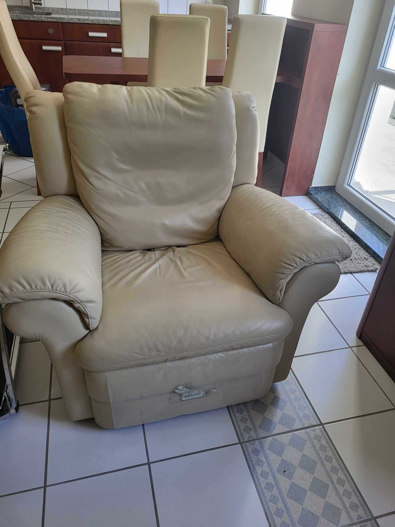 Skórzana kanapa i dwa fotele Natuzzi - kolor beżowy