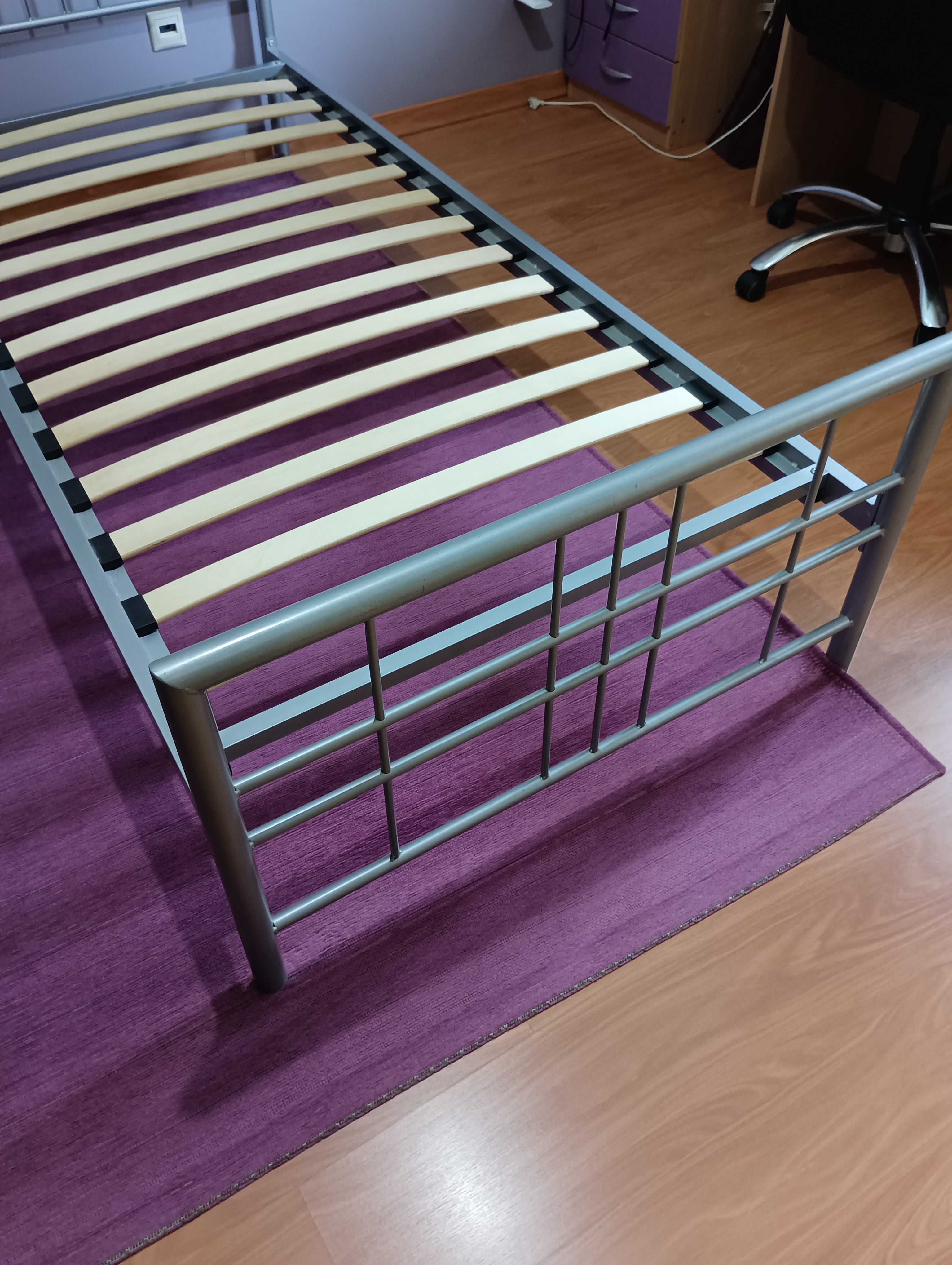 Vendo cama solteiro em ferro