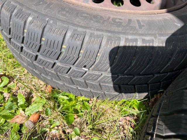 Felgi "14 z oponami 175/65 R14 Barum Polaris 3