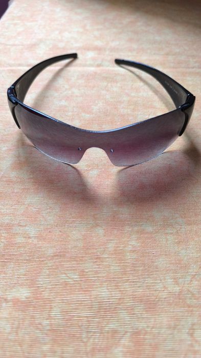 Óculos de sol futuristas