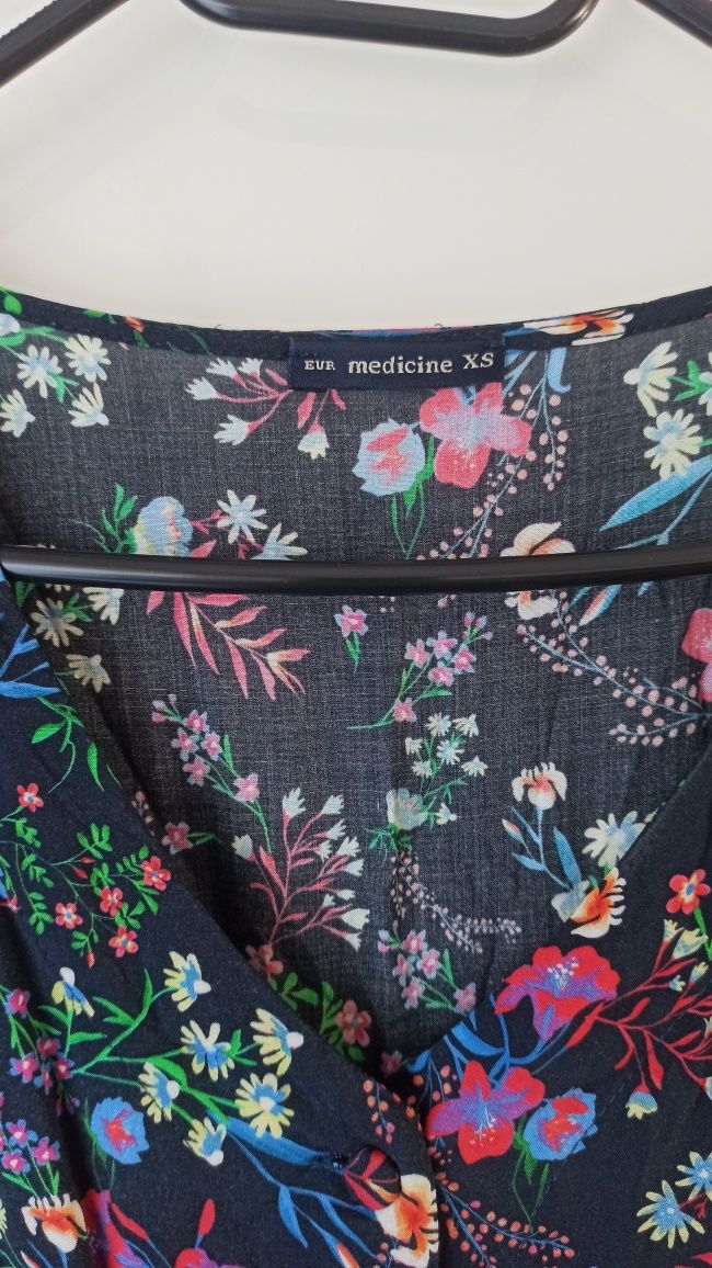 Sukienka midi w kwiaty Madicine XS
