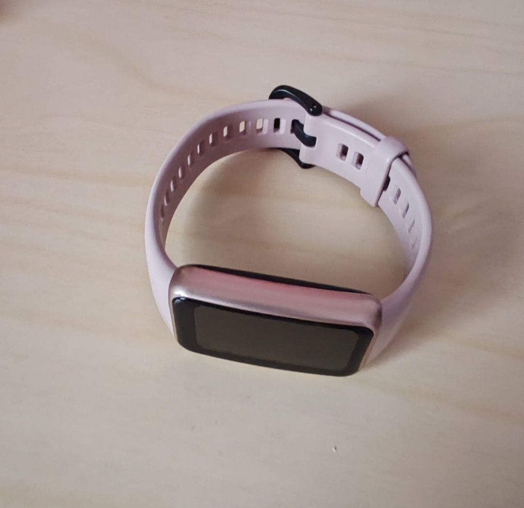 Продам Huawei band 6